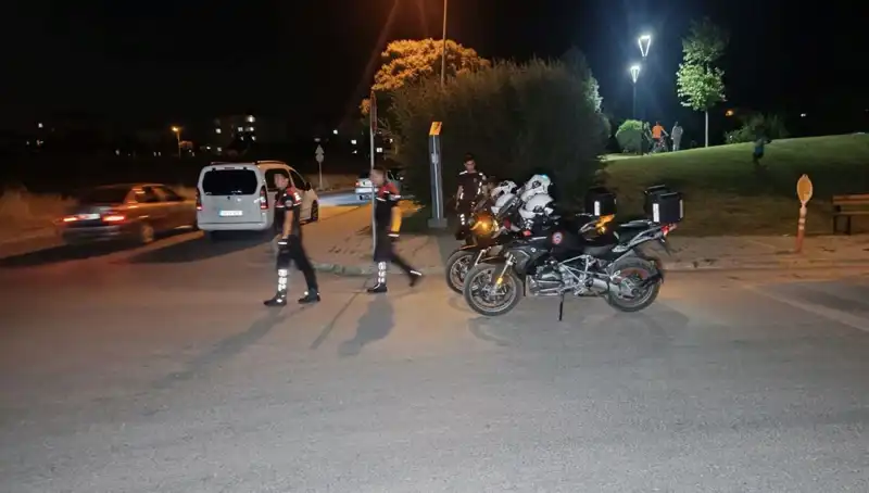 Parkta Kavga: 14 Yaşındaki Çocuk Bıçaklandı, Aileler İsyan Etti!