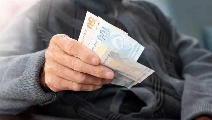 Emekli İkramiyesi 4 Bin TL Oluyor: Genel Kurul'da Tarihi Teklif Yolda!