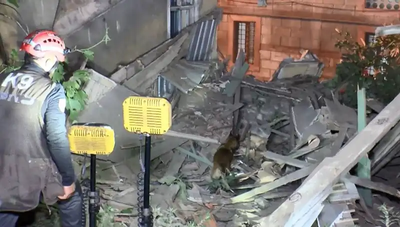 İstanbul'daki Deprem Sonrası Çöken Bina Hakkında Bilmeniz Gerekenler