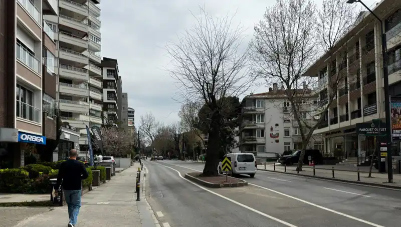 Kadıköy'ün Kanayan Yarası: Sürekli Kaza Olan Caddeye Dikkat Çekiliyor