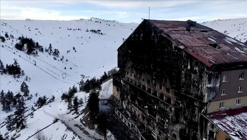 Kartalkaya'da Yangın Faciası: 8 Kişi Acilen Tahliye Edildi