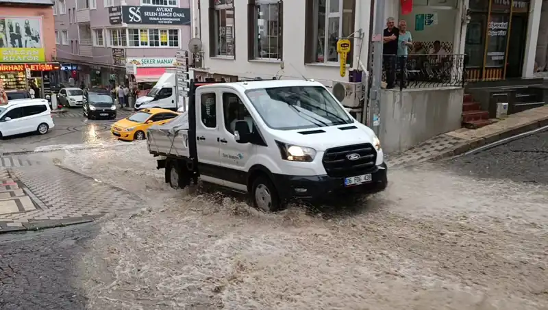Kısa Sürede Yüksek Miktarda Yağış: Su Baskınları Şehri Vurdu