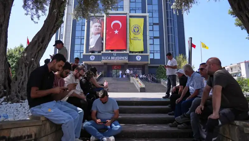 İşçiler Ücretlerini Alamayınca Birleşti: Oturma Eylemi Düzenlendi