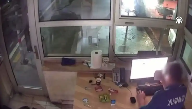 Kapıkule'de Şok Etkisi Yaratan Rüşvet Operasyonu: 23 Gümrük Görevlisi Tutuklandı