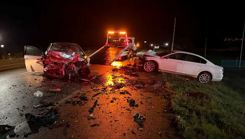 Çanakkale'de Feci Kaza: İki Otomobil Çarpıştı, 3 Kayıp, 1 Yaralı