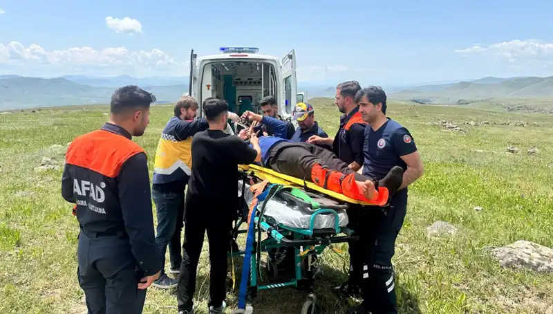 Kayalıklara Düşen Çobana Kurtarma Operasyonu: Gerilim Dolu Anlar