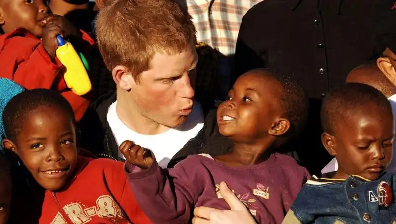 Prens Harry, 20 Yıl Önce Kurduğu Afrika Yardım Kuruluşundan Ayrıldı